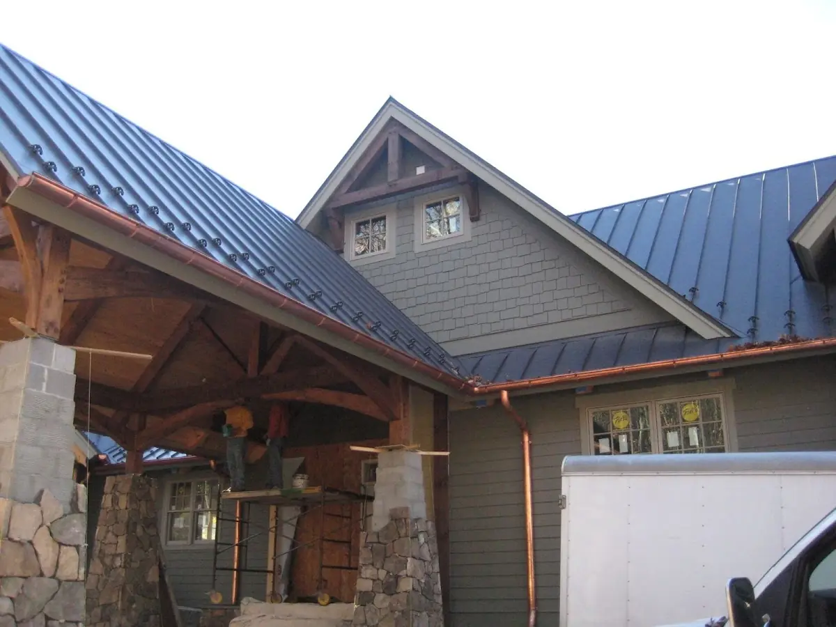 Craftsman Roofing team delivering quality roofing work in Saks